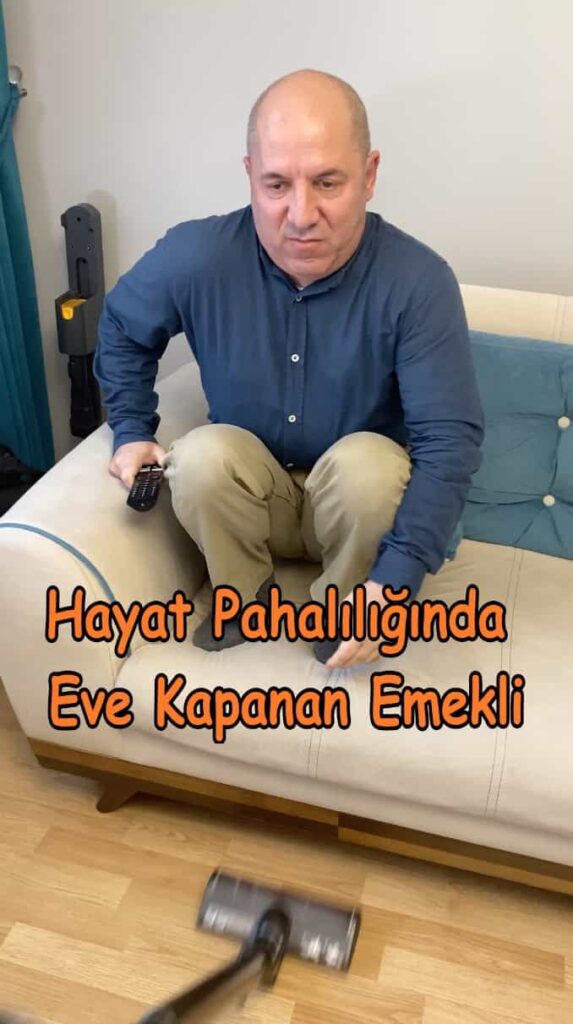 Turkish female voice over actor in Selcuk Birdal's video