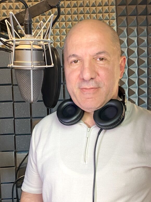 Selçuk Birdal, profesyonel Türkçe seslendirme sanatçısı.